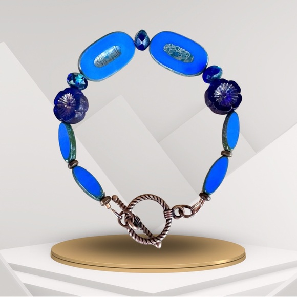 Hand crafted glass beaded bracelet with Blue Czech glass - Picture 1 of 4